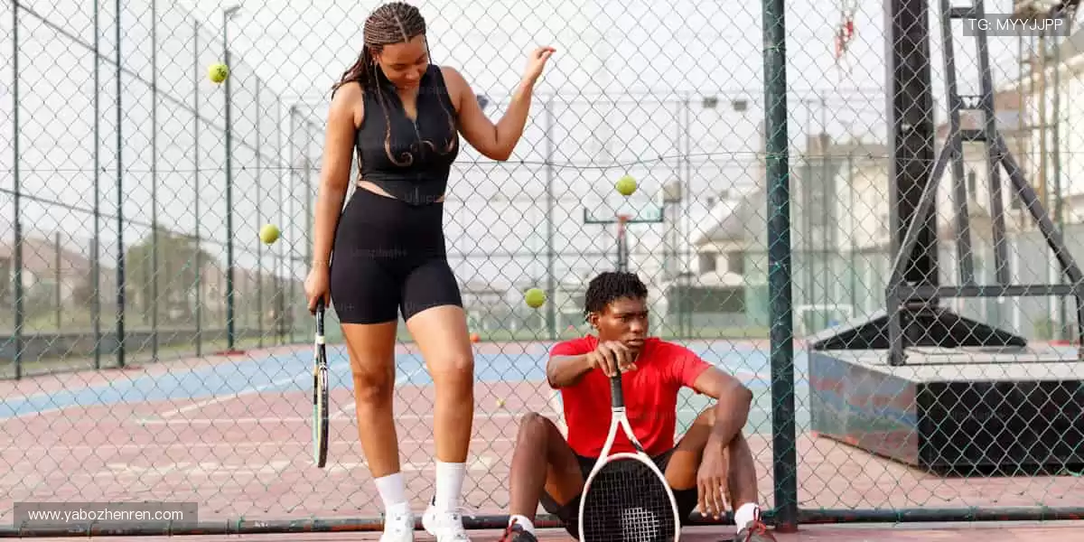 把热爱穿在身上，让每一件周边都成为你的骄傲！👕